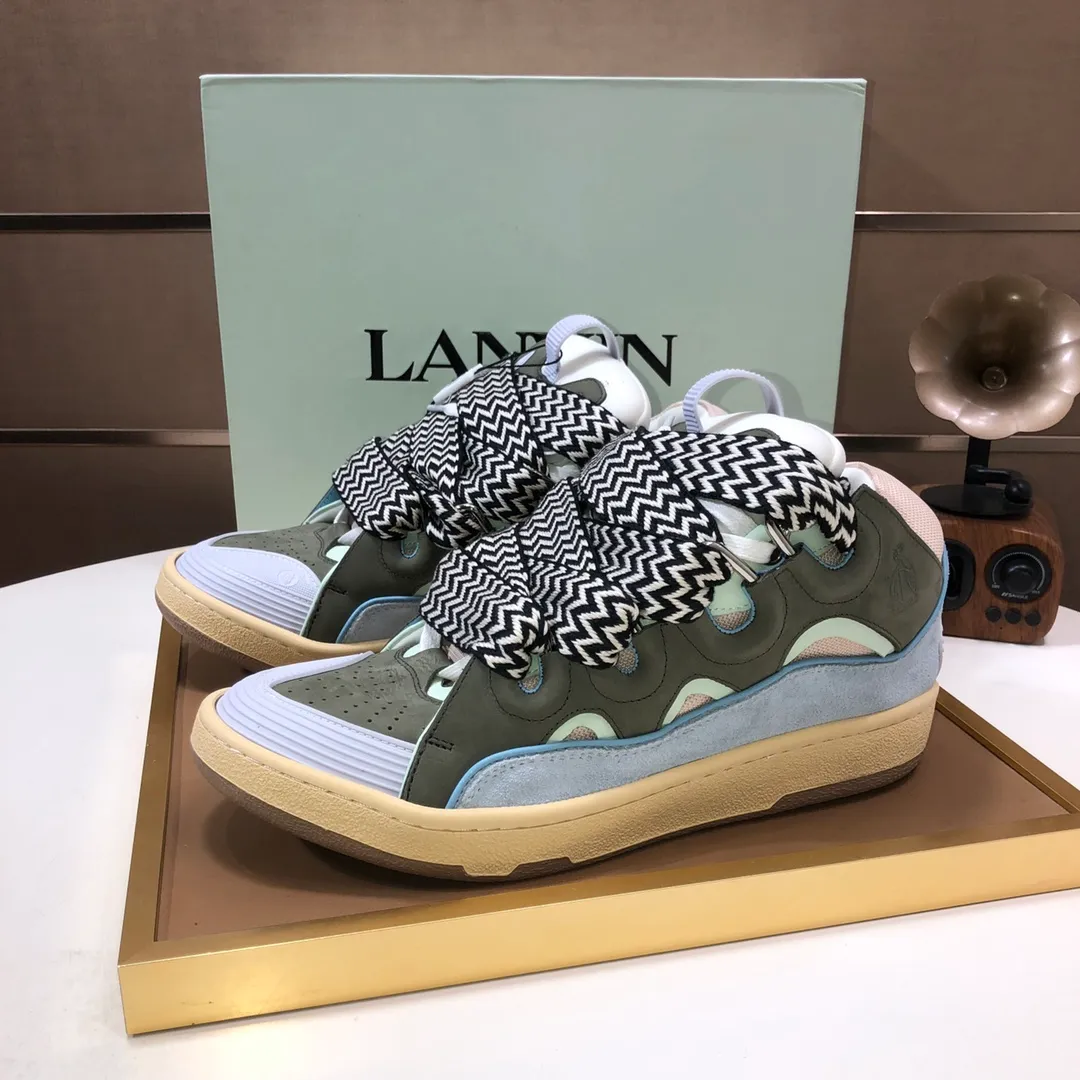 Men's men's shoes💰820💰[LANVIN] The latest lace-up fashionable casual couple sneakers, high-quality CLAY couple series‼ ️ The latest trendy products of the season 🌈Many bloggers have planted grass and purchased the original open-mold customization. The upper and outsole are sewn with mark threads without edge sealing. A variety of material splicing combination design. Very versatile for fashionable and casual wear. Comfortable on the feet. Self-recommended. Upper cowhide + cow suede + breathable mesh lining. Foot-padding cowhide. Exclusive original open-mold clear logo rubber outsole ⚠️Couple standard size 36-40 for women and 38-44 for men.
